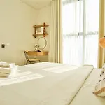 Nijo Kaya Suites - Terra Royal Tower, Highclass, Central & Poker Table