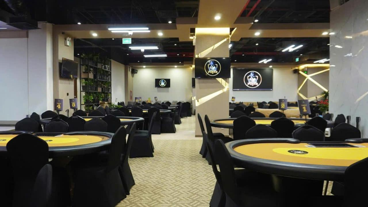 Nijo Kaya - Terra Royal Tower, Highclass, & Poker Table