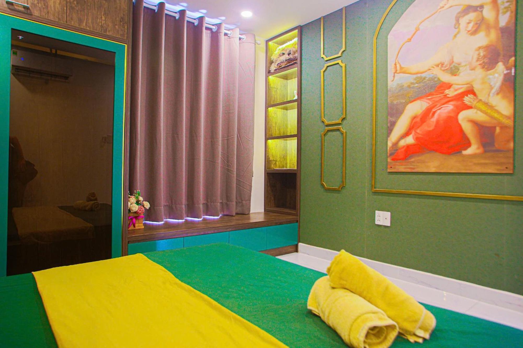 Nijo Kaya - Terra Royal Tower, Highclass, & Poker Table Apartment Ho Chi Minh City
