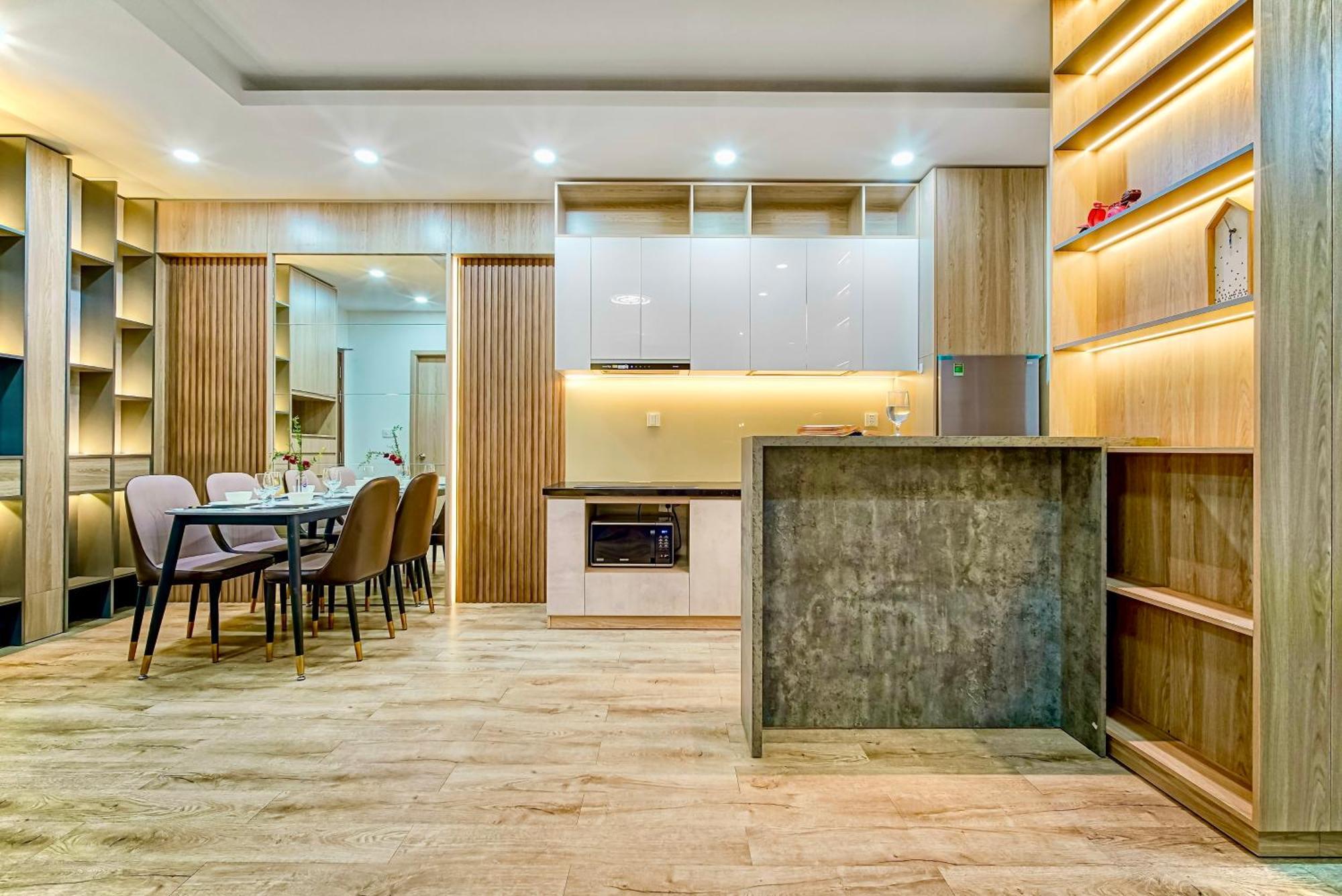 Nijo Kaya - Terra Royal Tower, Highclass, & Poker Table Apartment Ho Chi Minh City