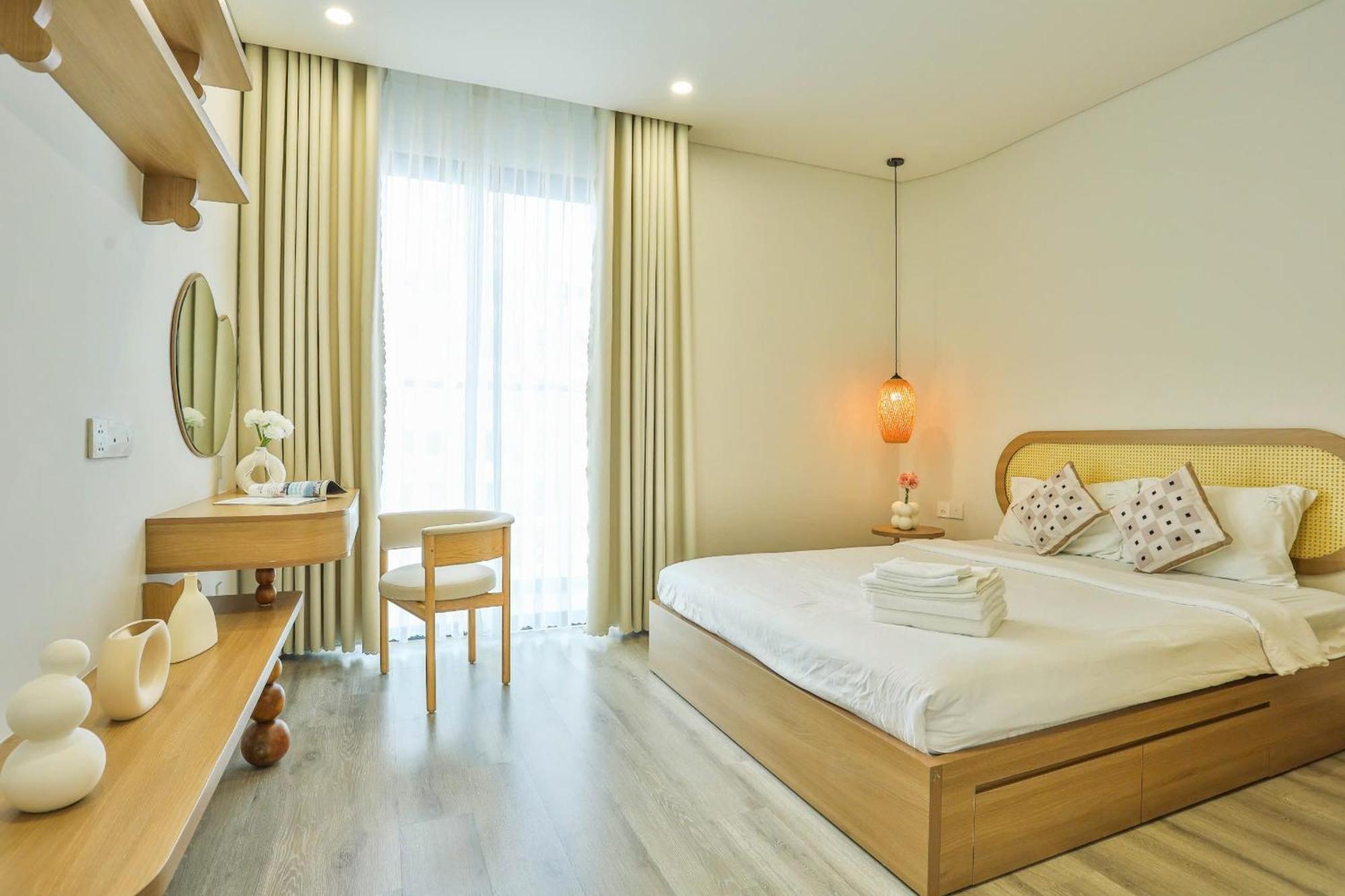 Nijo Kaya - Terra Royal Tower, Highclass, & Poker Table * Ho Chi Minh City