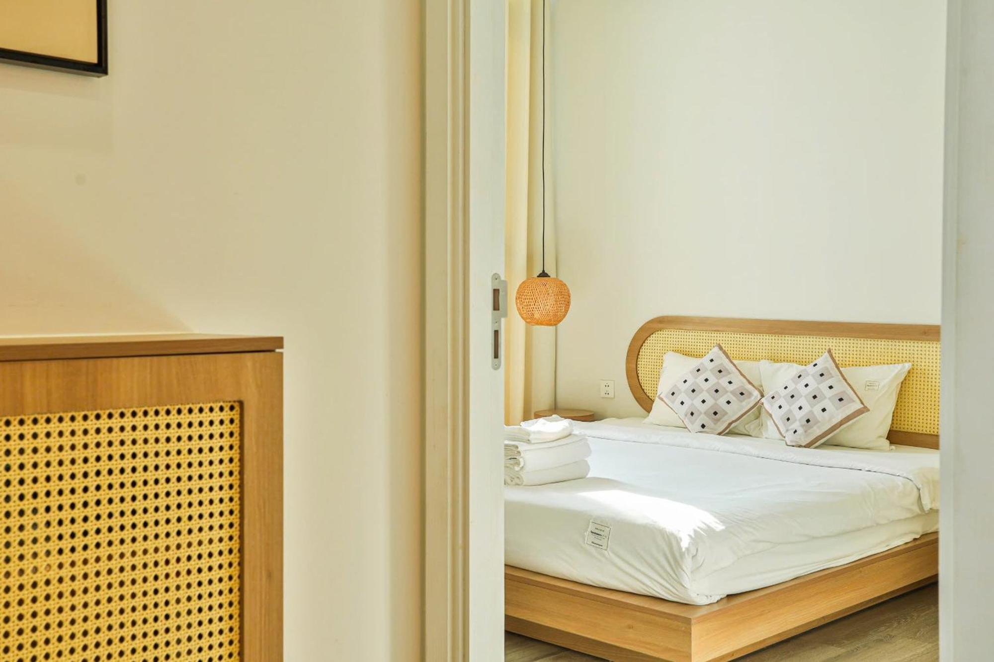 Nijo Kaya - Terra Royal Tower, Highclass, & Poker Table Apartment Ho Chi Minh City