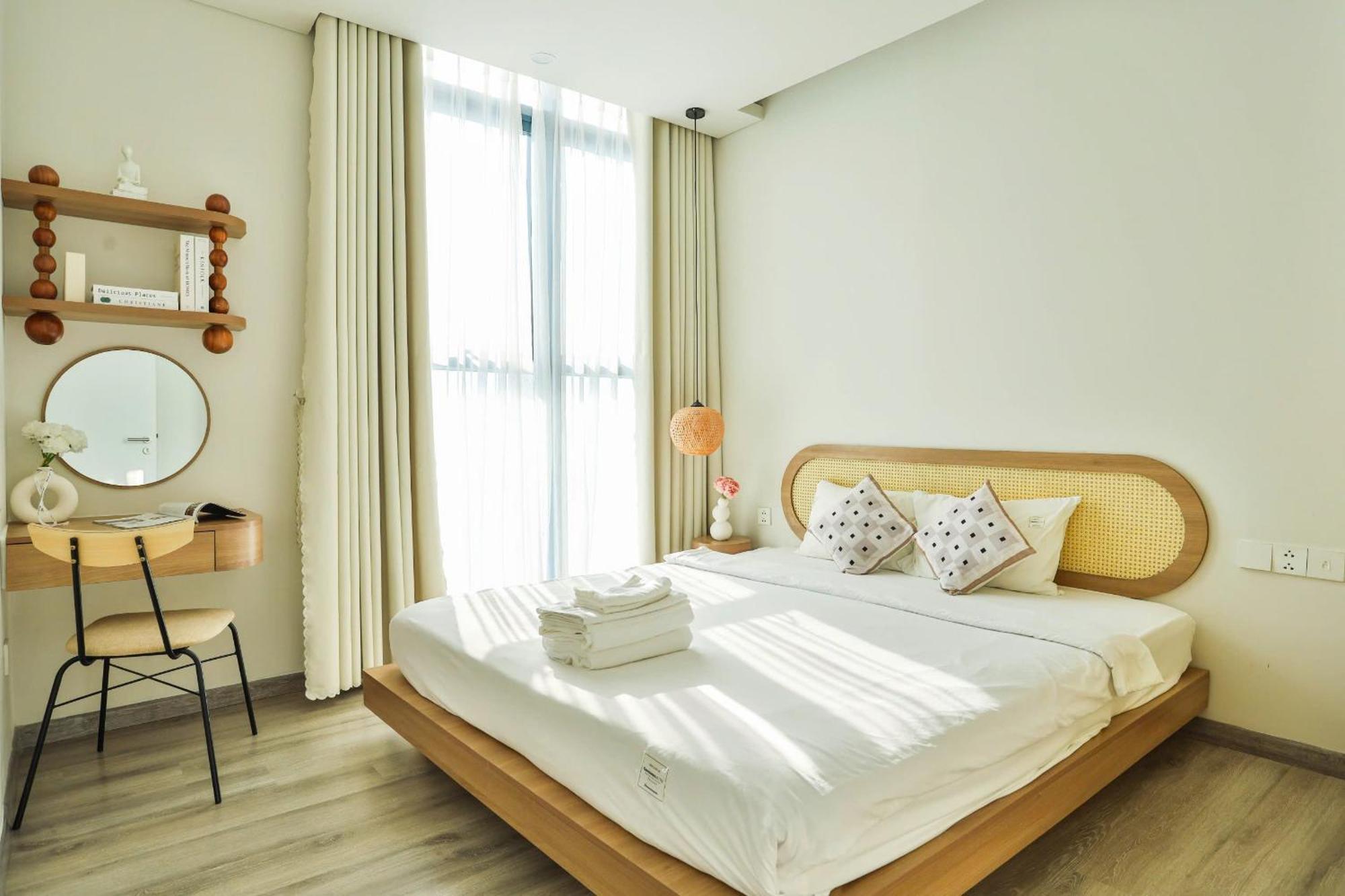 Nijo Kaya - Terra Royal Tower, Highclass, & Poker Table * Ho Chi Minh City